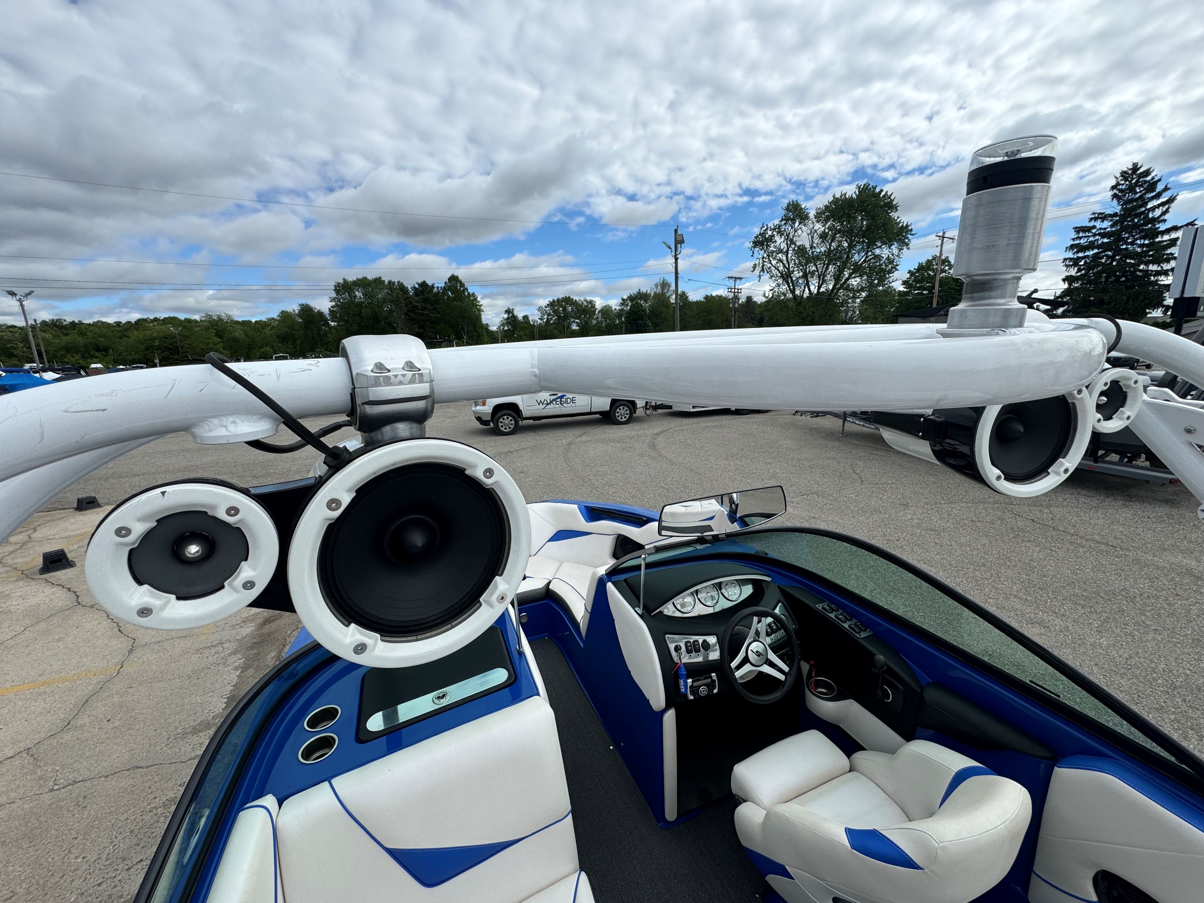 2016 SUPREME S211  Icon
